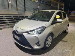 Grigio Usata 2020 Toyota Yaris Active Tre volumi | 14.990 € (Cara)