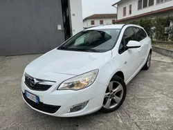 Usata 2011 Opel Astra Station wagon | 3300 € (Buon prezzo)