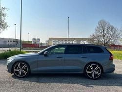 Usata 2021 Volvo V60 R-Design Station wagon | 31.500 €