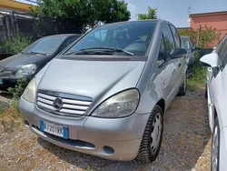 Grigio Usata 2000 Mercedes A160 Classic Tre volumi | 990 € (Ottimo prezzo)