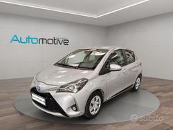 Grigio Usata 2019 Toyota Yaris Hybrid Active Tre volumi | 12.600 € (Buon prezzo)