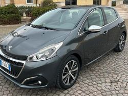 Grigio Usata 2016 Peugeot 208 Allure Due volumi | 7900 € (Buon prezzo)