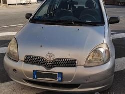 Grigio Usata 1999 Toyota Yaris Due volumi | 1000 € (Ottimo prezzo)
