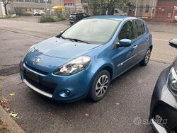 Blu Usata 2010 Renault Clio II Tre volumi | 2500 € (Buon prezzo)
