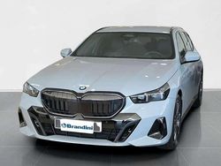 Brooklyn grey metallic Nuova 2025 BMW 520 Station wagon | 62.286 € (Buon prezzo)