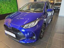Blu Nuova 2025 Toyota Yaris Hybrid Trend Tre volumi | 22.490 € (Cara)