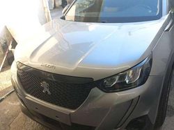 Grigio argento Usata 2021 Peugeot 2008 Allure SUV | 14.200 € (Ottimo prezzo)