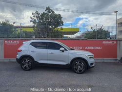Grigio Usata 2022 Volvo XC40 R-Design SUV | 30.500 € (Buon prezzo)