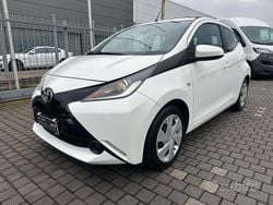Bianco Usata 2017 Toyota Aygo X-play Due volumi | 8800 € (Buon prezzo)