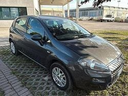 Grigio Usata 2016 Fiat Punto Lounge Due volumi | 8000 € (Buon prezzo)