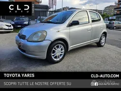 Grigio Usata 2002 Toyota Yaris Tre volumi | 2500 € (Buon prezzo)