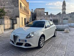 Bianco Usata 2013 Alfa Romeo Giulietta Tre volumi | 7990 € (Cara)