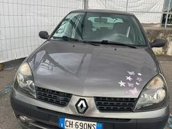 Grigio Usata 2003 Renault Clio II Tre volumi | 1000 € (Buon prezzo)