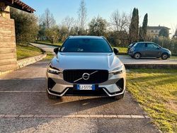 Grigio Usata 2022 Volvo XC60 Plus SUV | 41.499 € (Molto cara)