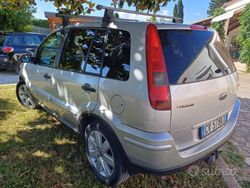 Grigio Usata 2005 Ford Fusion Monovolume | 2900 € (Molto cara)