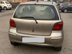 Grigio Usata 2003 Toyota Yaris Due volumi | 1500 € (Ottimo prezzo)