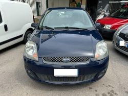 Blu Usata 2008 Ford Fiesta Ghia Due volumi | 2799 € (Cara)