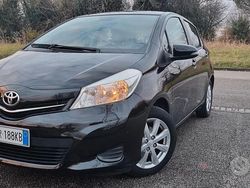 Nero Usata 2013 Toyota Yaris Tre volumi | 6000 € (Cara)