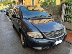 Blu/azzurro Usata 2003 Chrysler Voyager Monovolume | 5500 € (Molto cara)