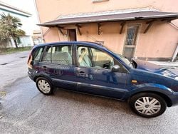 Blu Usata 2002 Ford Fusion Tre volumi | 1800 € (Buon prezzo)