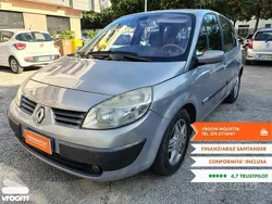Grigio Usata 2004 Renault Scénic II Luxe Monovolume | 2998 € (Buon prezzo)