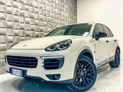 Grigio Usata 2016 Porsche Cayenne Platinum Edition SUV | 30.500 € (Buon prezzo)