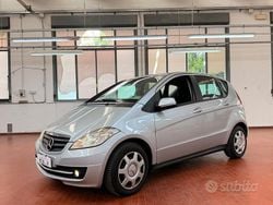 Grigio Usata 2010 Mercedes A160 Elegance Tre volumi | 3200 € (Buon prezzo)