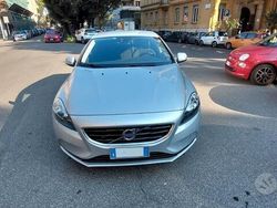 Argento Usata 2016 Volvo V40 Kinetic Station wagon | 9300 € (Molto cara)