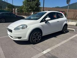 Bianco Usata 2009 Fiat Grande Punto Due volumi | 2800 € (Buon prezzo)