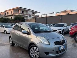 Argento Usata 2006 Toyota Yaris Sol Tre volumi | 1590 € (Ottimo prezzo)