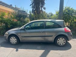 Grigio Usata 2004 Renault Mégane II Coupé | 800 € (Buon prezzo)