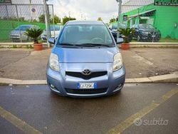 Grigio Usata 2011 Toyota Yaris Tre volumi | 4500 € (Buon prezzo)