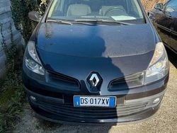 Nero Usata 2008 Renault Clio II LE Tre volumi | 2000 €