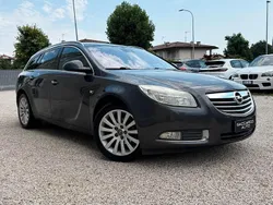 Grigio Usata 2010 Opel Insignia Station wagon | 4490 € (Buon prezzo)
