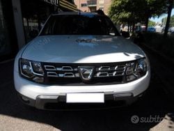 Bianco Usata 2015 Dacia Duster Lauréate SUV | 6999 € (Buon prezzo)