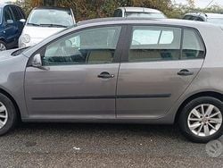 Grigio Usata 2006 VW Golf V Comfortline Tre volumi | 3350 € (Buon prezzo)