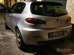 Usata 2007 Alfa Romeo 1900 Tre volumi | 2000 €
