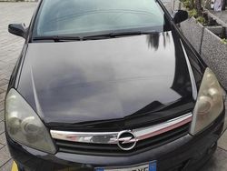 Nero Usata 2006 Opel Astra Coupé | 2500 € (Cara)