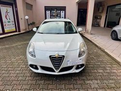 Bianco Usata 2012 Alfa Romeo Giulietta Distinctive Tre volumi | 6500 € (Buon prezzo)