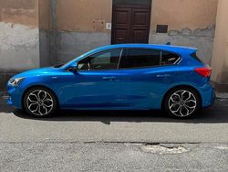 Blu Usata 2020 Ford Focus ST-Line Tre volumi | 17.499 € (Molto cara)