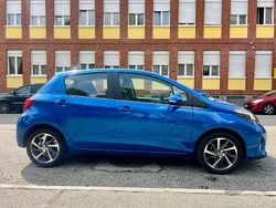 Blu/azzurro Usata 2016 Toyota Yaris Multidrive S Tre volumi | 10.800 € (Buon prezzo)