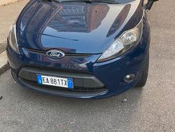 Blu Usata 2010 Ford Fiesta Tre volumi | 4300 € (Buon prezzo)