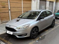 Grigio Usata 2015 Ford Focus Tre volumi | 6900 € (Buon prezzo)