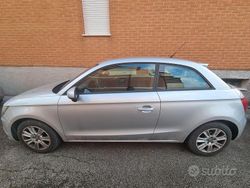 Grigio Usata 2010 Audi A1 Ambition Tre volumi | 5000 € (Ottimo prezzo)