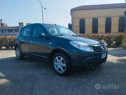 Usata 2010 Dacia Sandero Ambiance Due volumi | 4900 € (Buon prezzo)