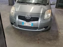 Grigio Usata 2007 Toyota Yaris Sol Tre volumi | 1390 € (Super prezzo)