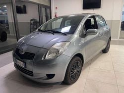 Grigio Usata 2008 Toyota Yaris Sol Tre volumi | 2900 € (Buon prezzo)