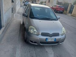 Grigio Usata 2005 Toyota Yaris Tre volumi | 2300 € (Cara)