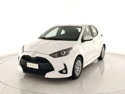 Bianco Usata 2023 Toyota Yaris Active Due volumi | 15.600 € (Buon prezzo)