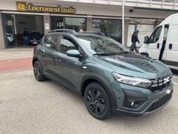 Verde oxide Usata 2024 Dacia Sandero Stepway Due volumi | 17.500 € (Buon prezzo)